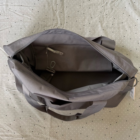 BEIS The BElSics Duffle - Picture 3 of 5